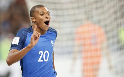 乐鱼电竞热评-乌克兰队这脚任意球圆月弯刀